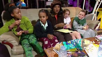 Becoming the Beckhams (2023) download