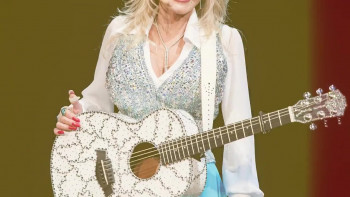 Dolly Parton: Still Rockin' (2024) download