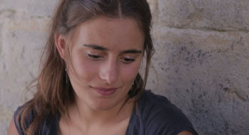 Entre el agua y la tierra (2023) download