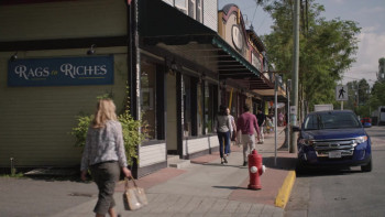 Garage Sale Mysteries Garage Sale Mystery: The Deadly Room (2015) download