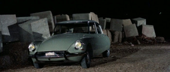 Il prato macchiato di rosso (1973) download