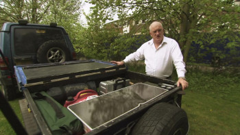 Preppers UK: Surviving Armageddon (2012) download