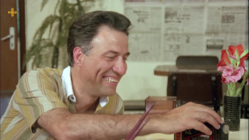 Uyanik Gazeteci (1988) download